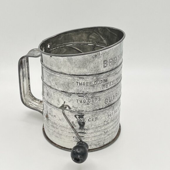 Vintage Bromwell’s 3 Cup Flour Sifter USA Tin Hand Crank Mid Century Farmhouse - Picture 2 of 7